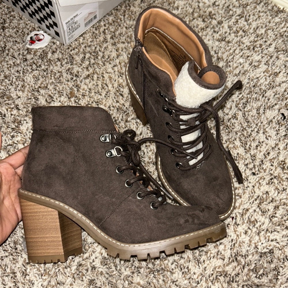 Heel boots